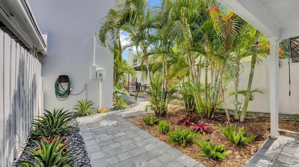 218 NE 10th Street Delray Beach FL 33444