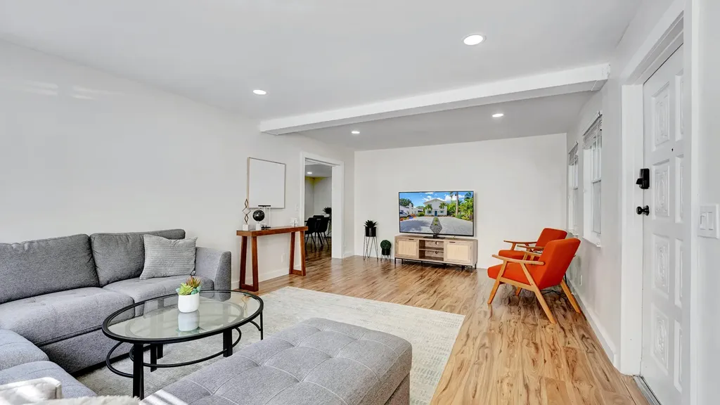 218 NE 10th Street Delray Beach FL 33444