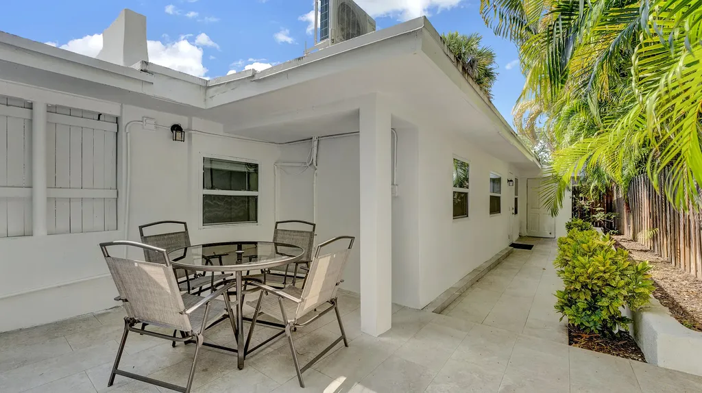 218 NE 10th Street Delray Beach FL 33444