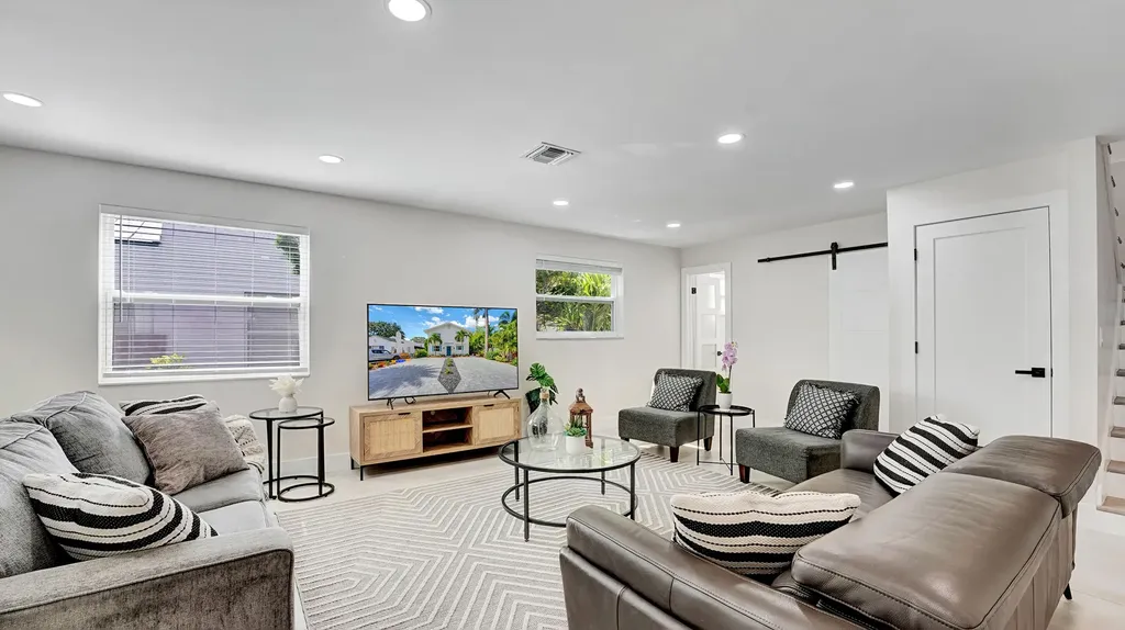 218 NE 10th Street Delray Beach FL 33444