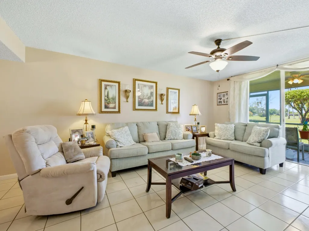6698 10th Avenue N Lake Worth FL 33467