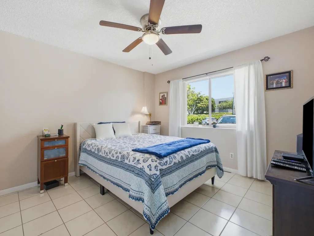 6698 10th Avenue N Lake Worth FL 33467