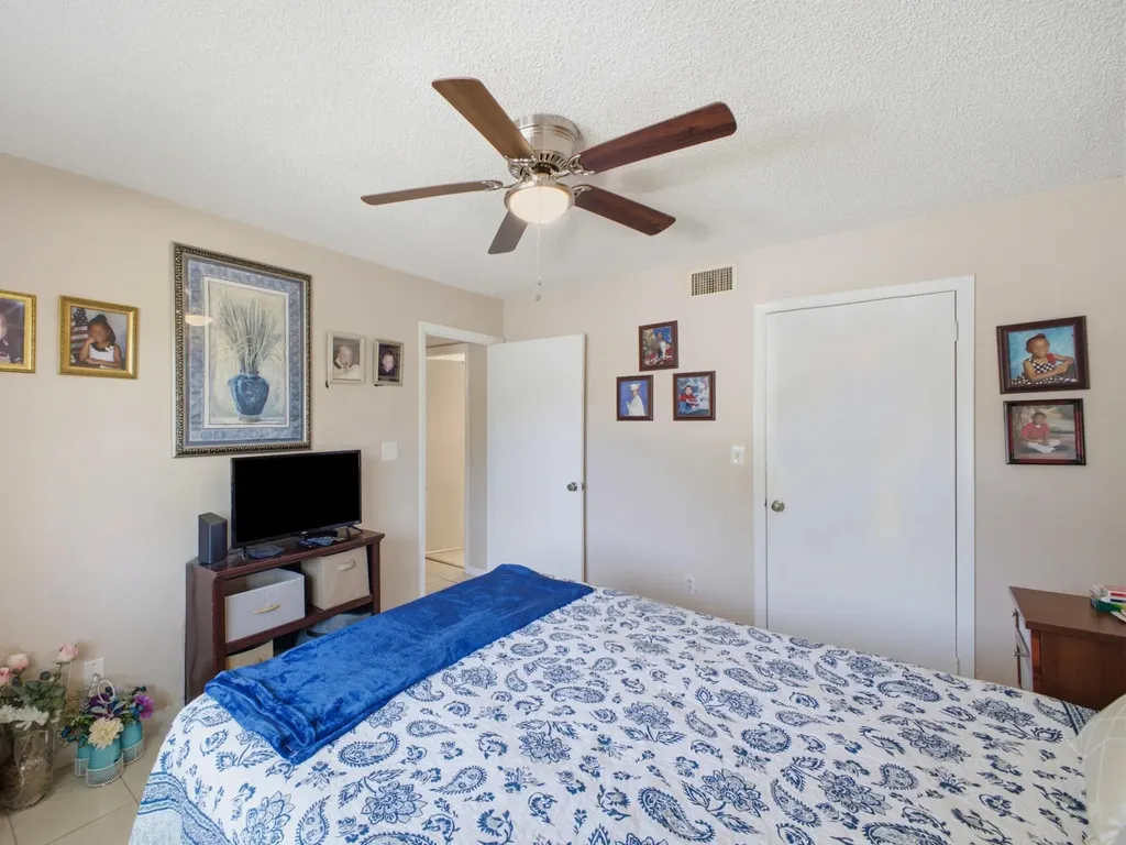 6698 10th Avenue N Lake Worth FL 33467