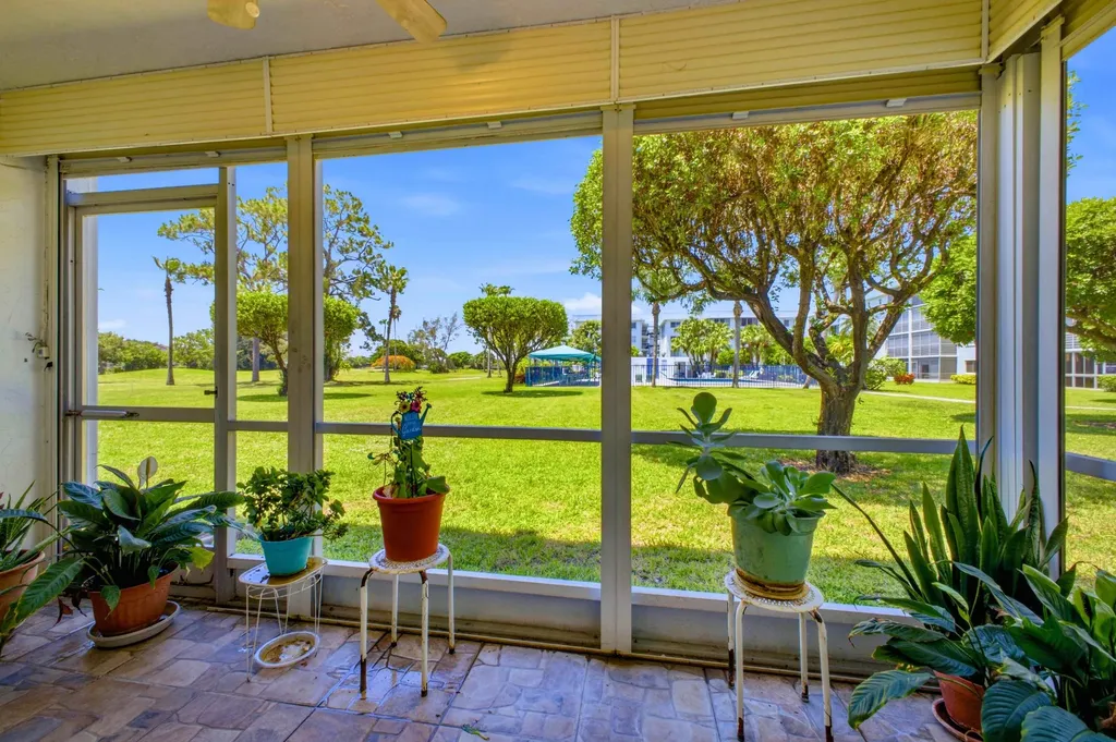 6698 10th Avenue N Lake Worth FL 33467