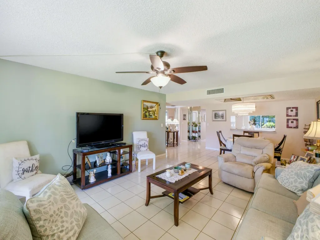 6698 10th Avenue N Lake Worth FL 33467