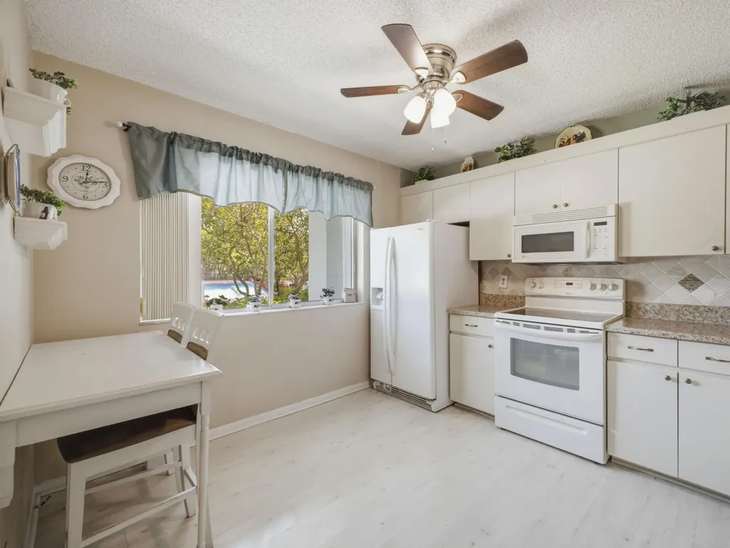6698 10th Avenue N Lake Worth FL 33467