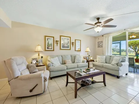 6698 10th Avenue N Lake Worth FL 33467