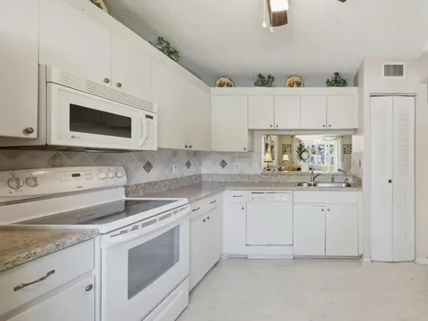 6698 10th Avenue N Lake Worth FL 33467
