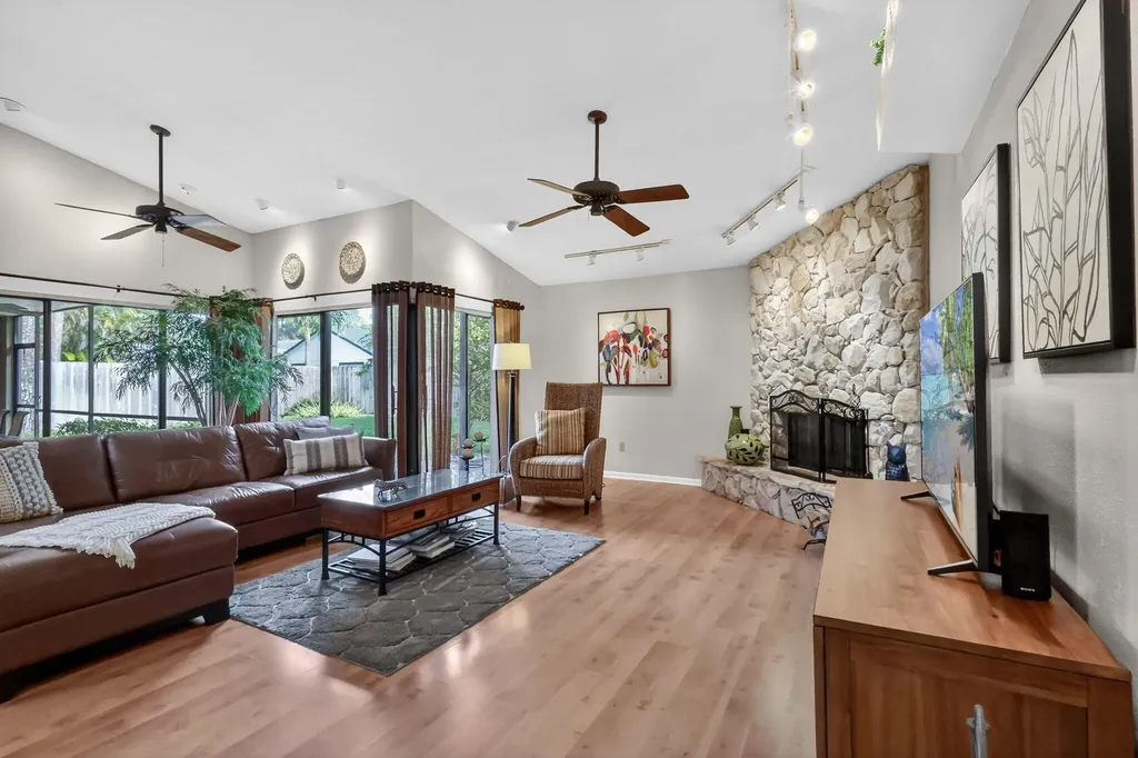 560 Juniper Place Wellington FL 33414