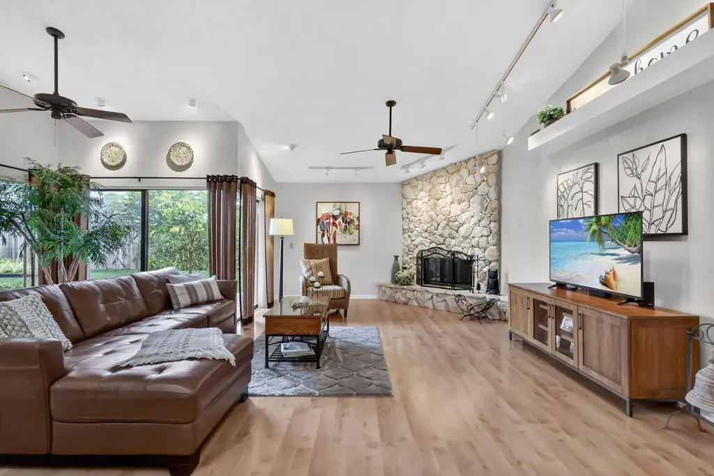 560 Juniper Place Wellington FL 33414