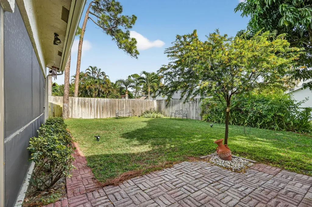 560 Juniper Place Wellington FL 33414
