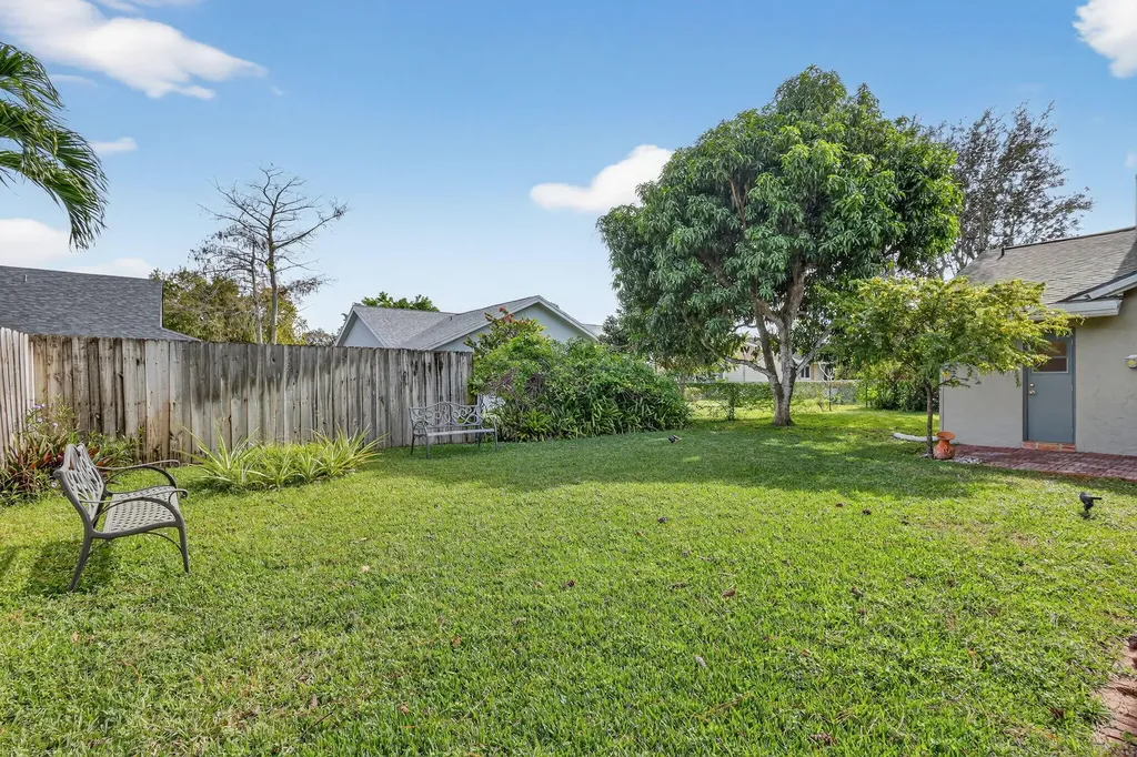 560 Juniper Place Wellington FL 33414