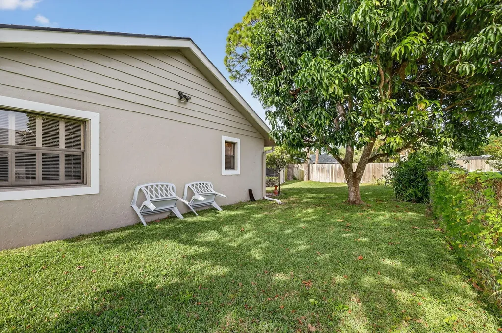 560 Juniper Place Wellington FL 33414