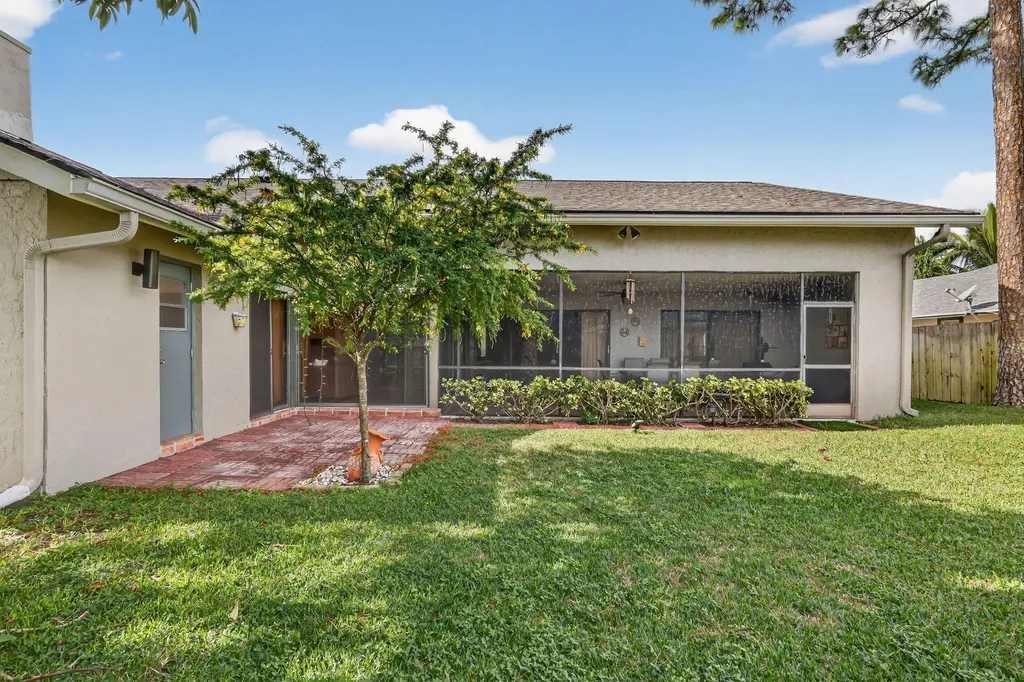 560 Juniper Place Wellington FL 33414