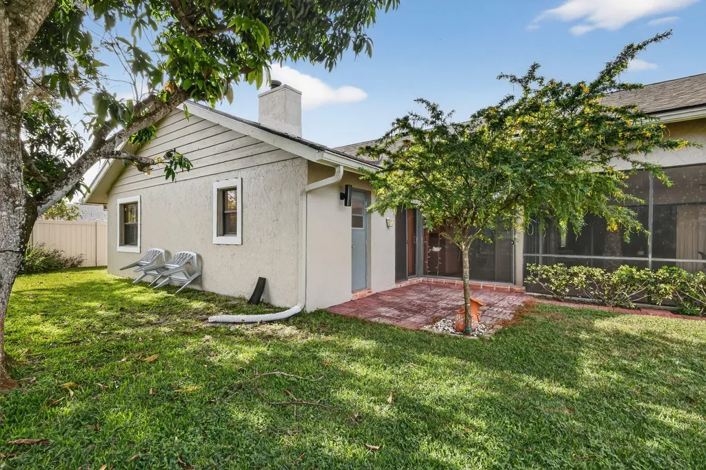 560 Juniper Place Wellington FL 33414