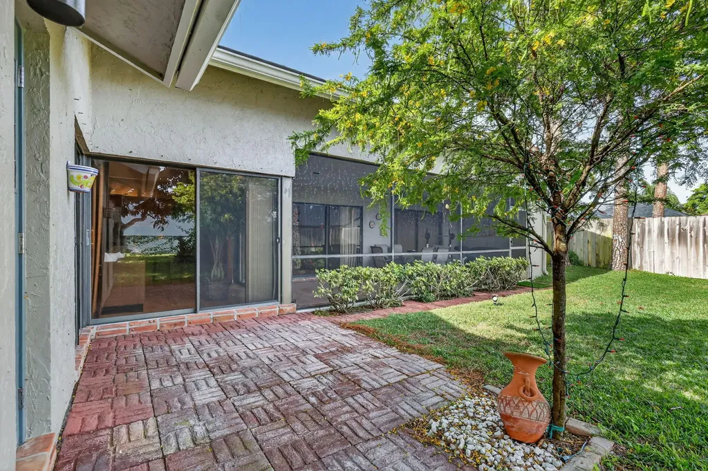 560 Juniper Place Wellington FL 33414
