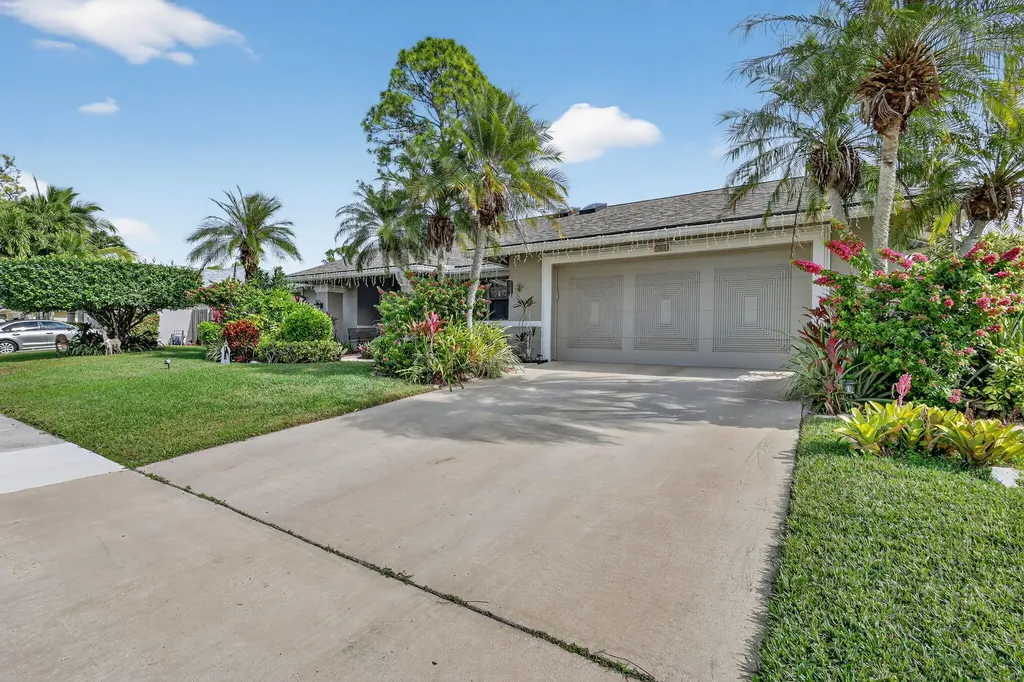 560 Juniper Place Wellington FL 33414