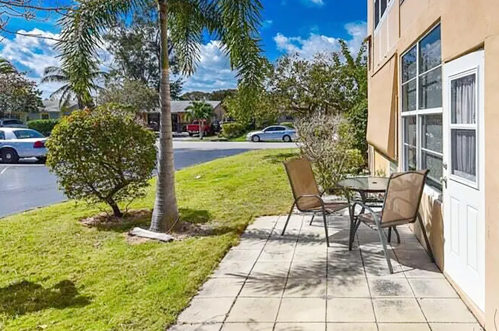 2182 NE 1st Way Boynton Beach FL 33435