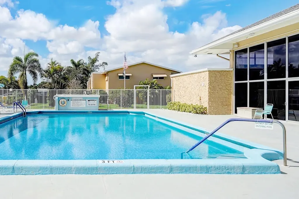 2182 NE 1st Way Boynton Beach FL 33435