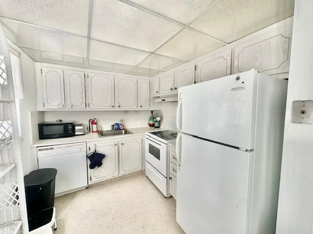85 Dorset C Boca Raton FL 33434