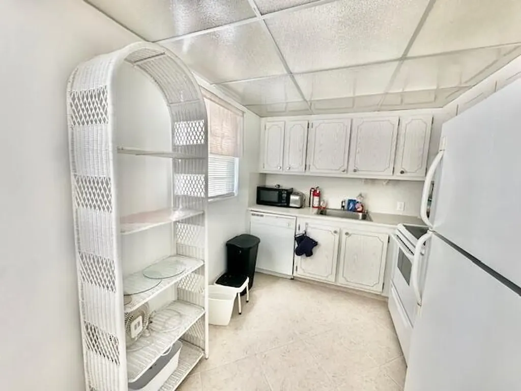 85 Dorset C Boca Raton FL 33434