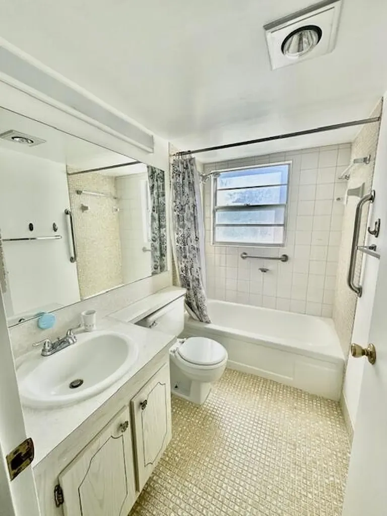 85 Dorset C Boca Raton FL 33434