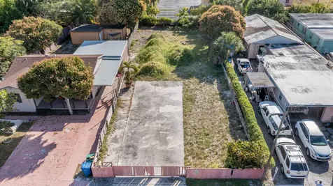 1045 W 30th Street Riviera Beach FL 33404