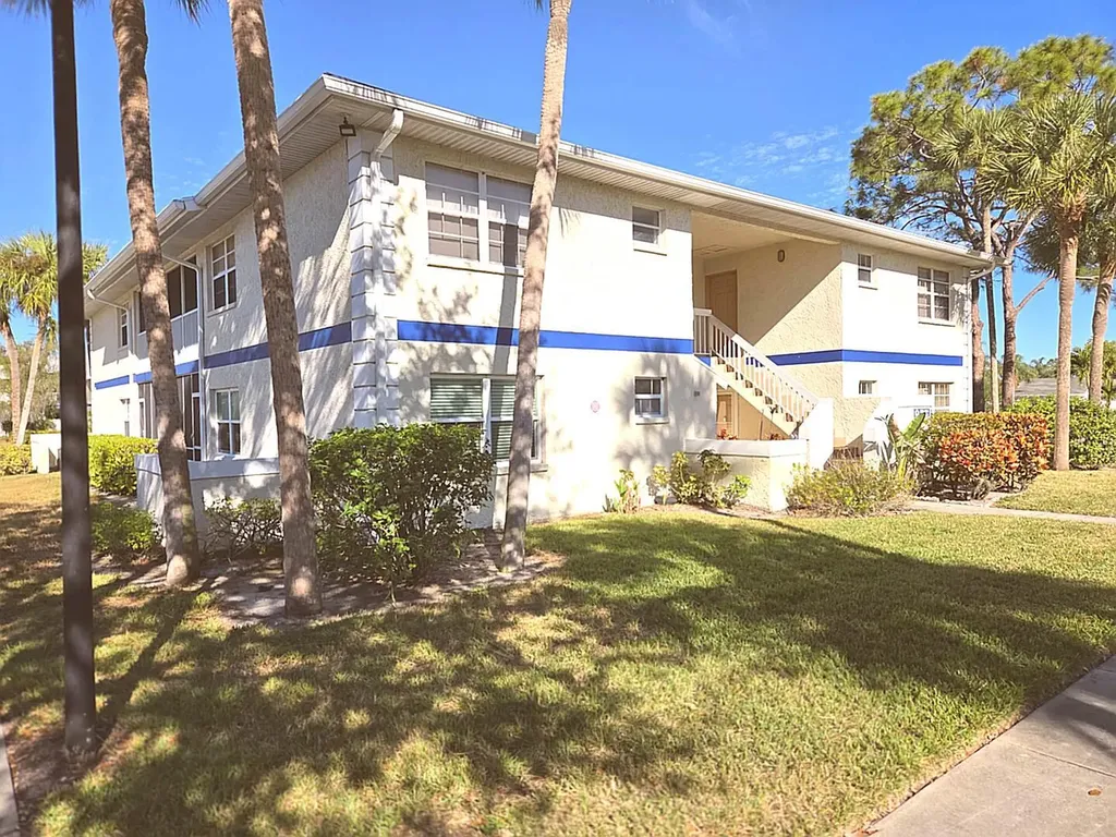 1524 SE Royal Green Circle Port St Lucie FL 34952