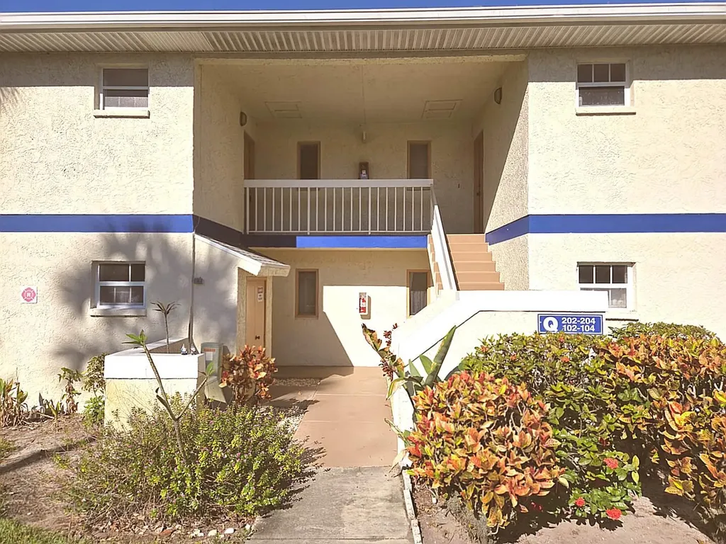 1524 SE Royal Green Circle Port St Lucie FL 34952