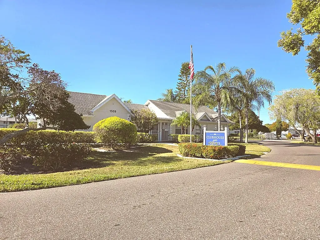 1524 SE Royal Green Circle Port St Lucie FL 34952