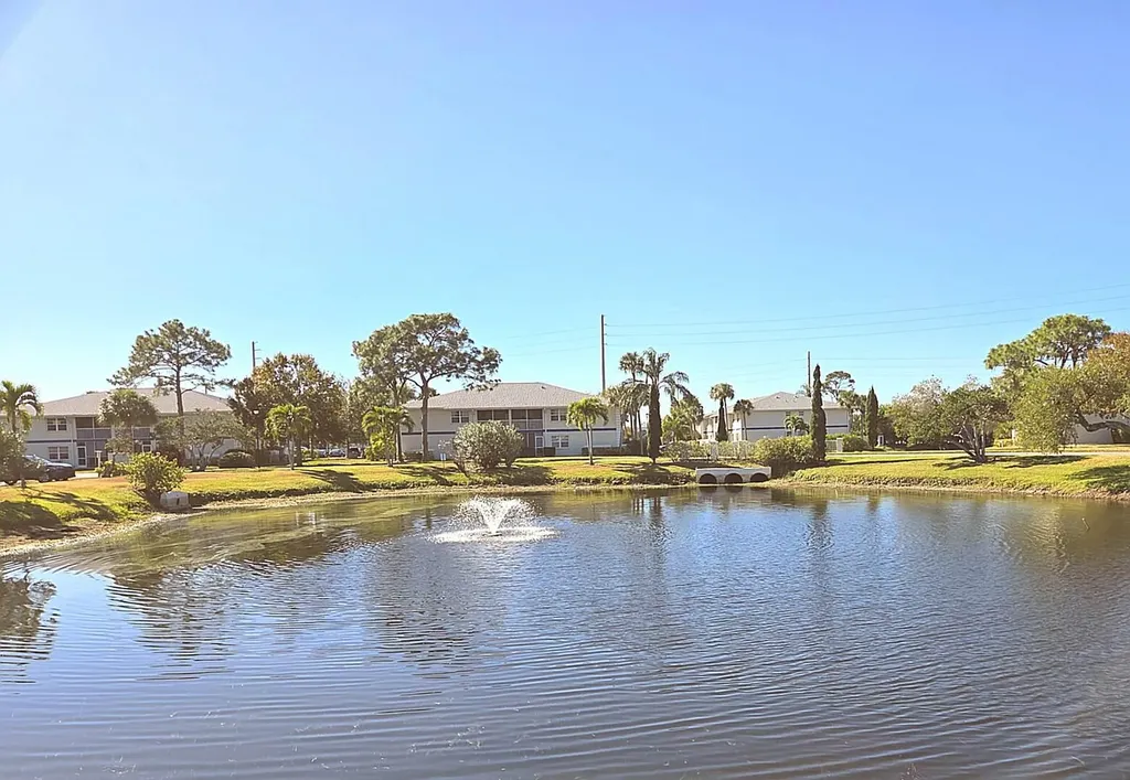 1524 SE Royal Green Circle Port St Lucie FL 34952