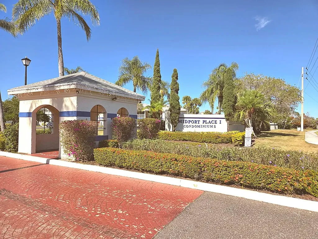 1524 SE Royal Green Circle Port St Lucie FL 34952