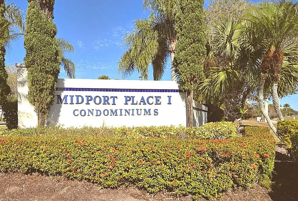 1524 SE Royal Green Circle Port St Lucie FL 34952