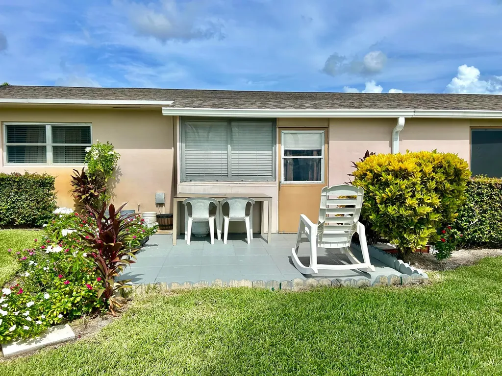 2567 Dudley Drive W West Palm Beach FL 33415