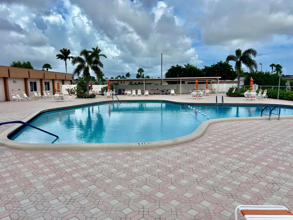 2567 Dudley Drive W West Palm Beach FL 33415