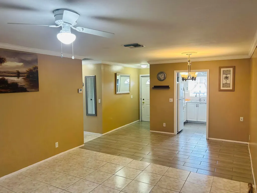 2567 Dudley Drive W West Palm Beach FL 33415