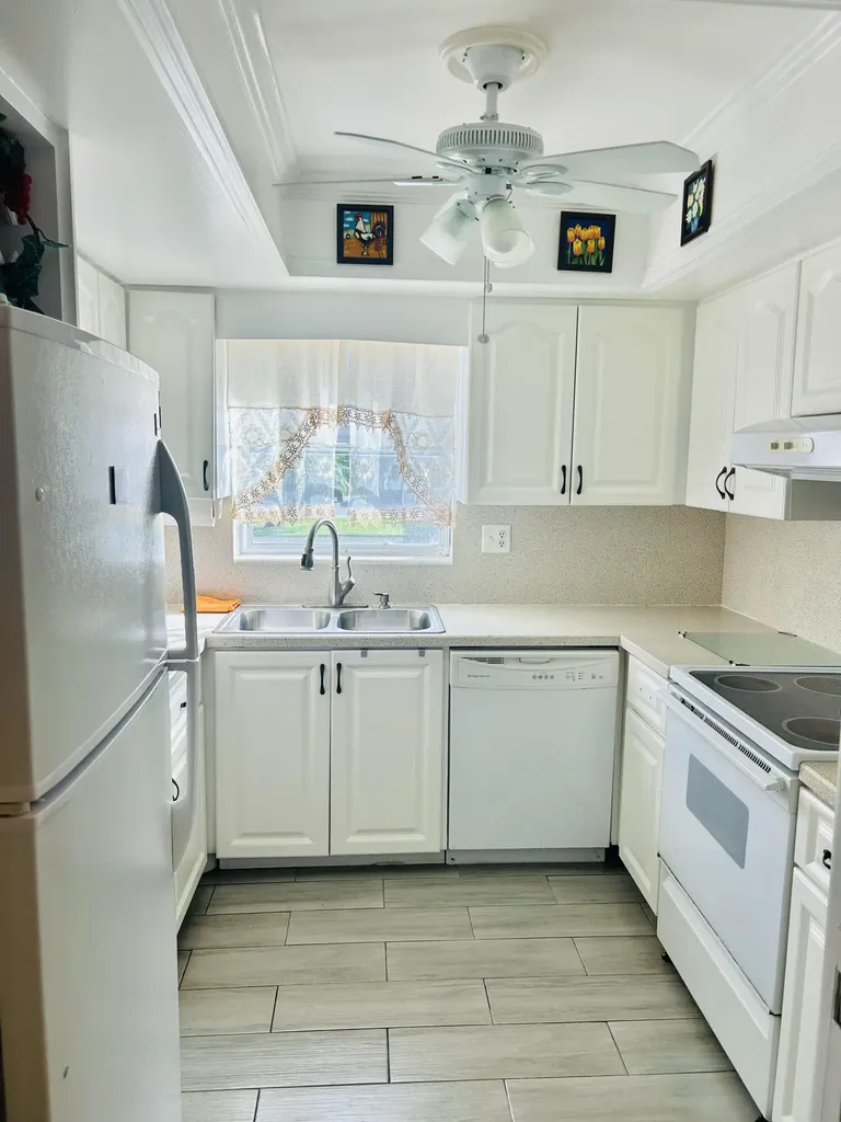 2567 Dudley Drive W West Palm Beach FL 33415