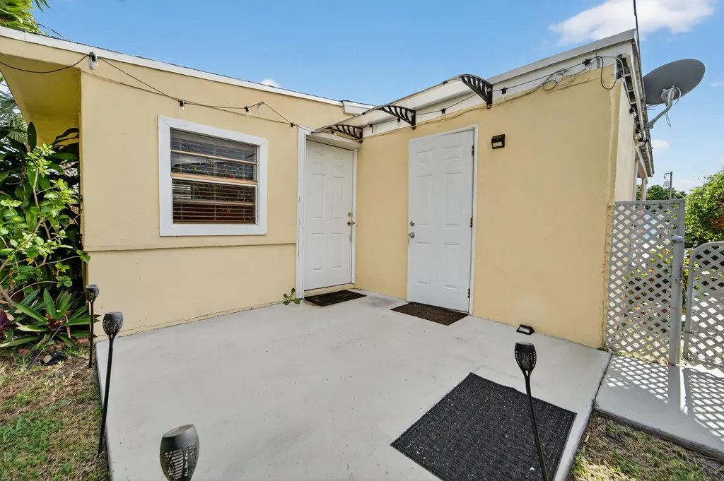 2105 Worthington Road West Palm Beach FL 33409