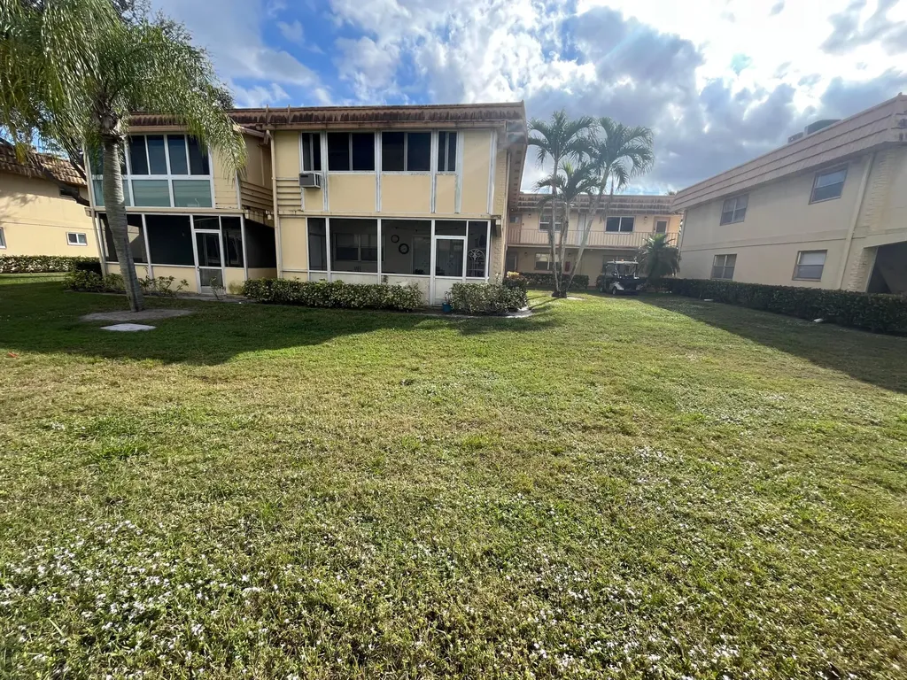 161 Saxony D Delray Beach FL 33446