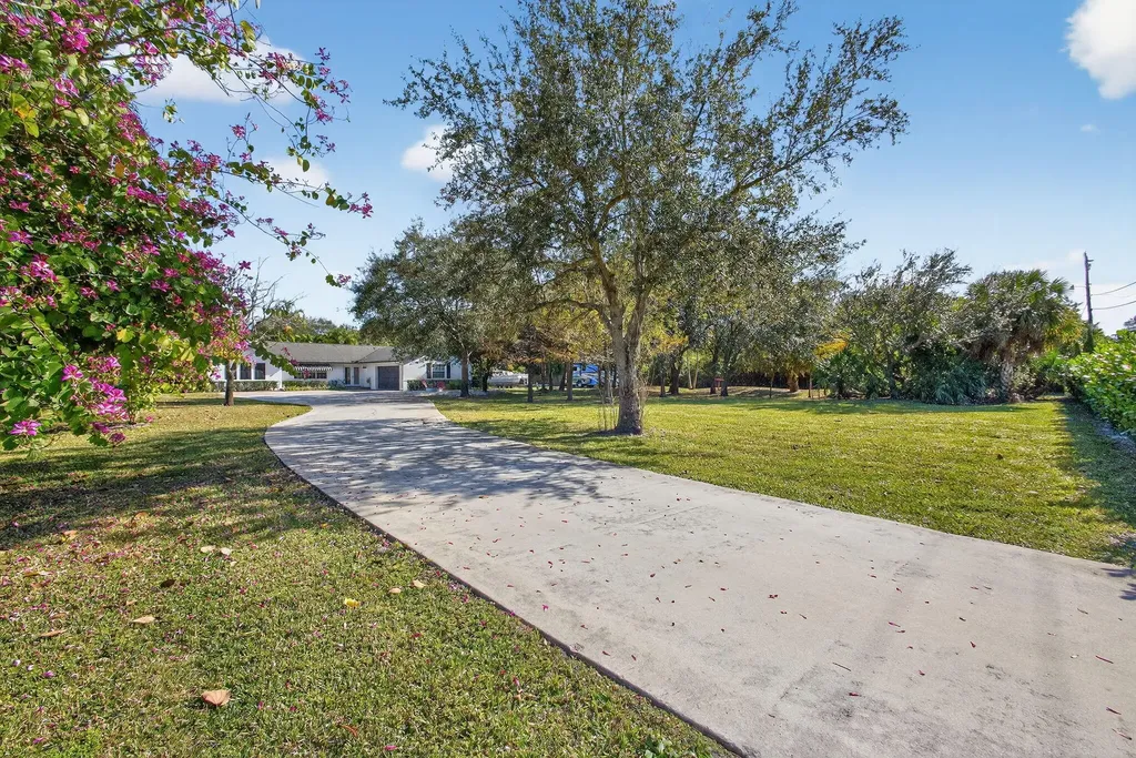 8218 S Elizabeth Avenue Palm Beach Gardens FL 33418