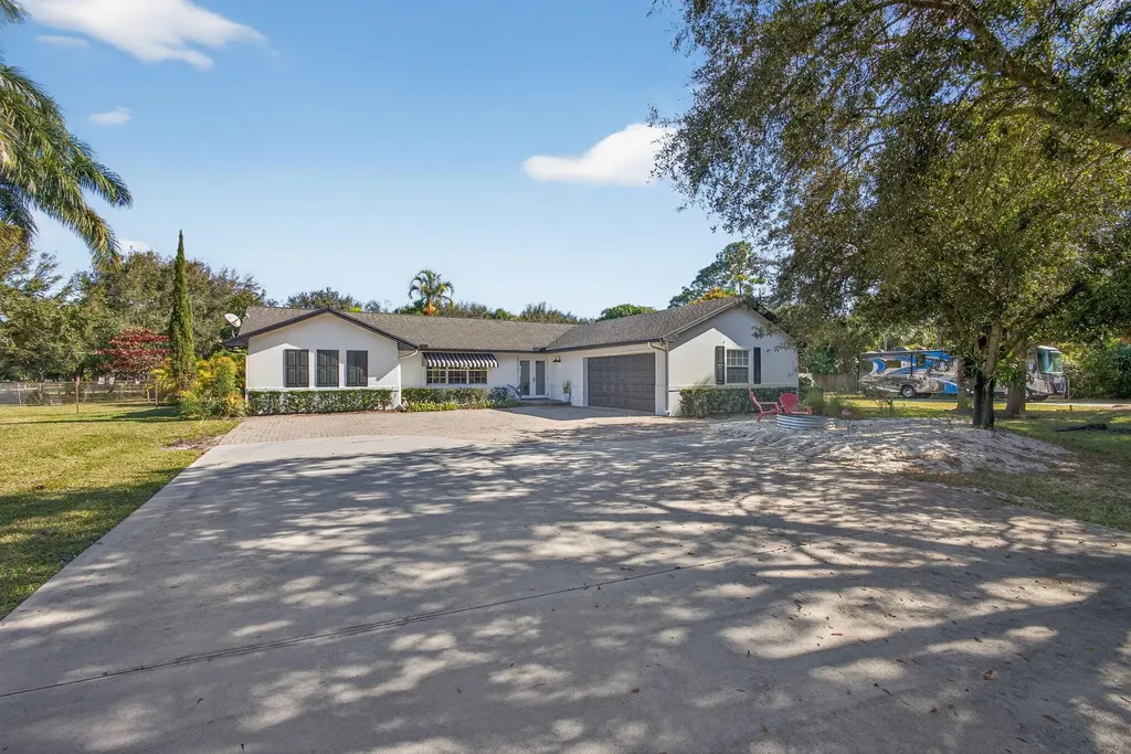 8218 S Elizabeth Avenue Palm Beach Gardens FL 33418