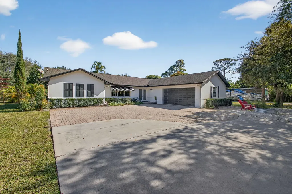 8218 S Elizabeth Avenue Palm Beach Gardens FL 33418