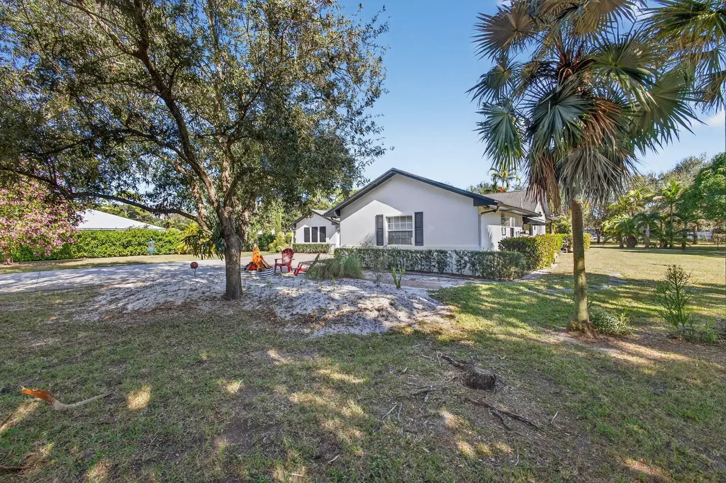 8218 S Elizabeth Avenue Palm Beach Gardens FL 33418
