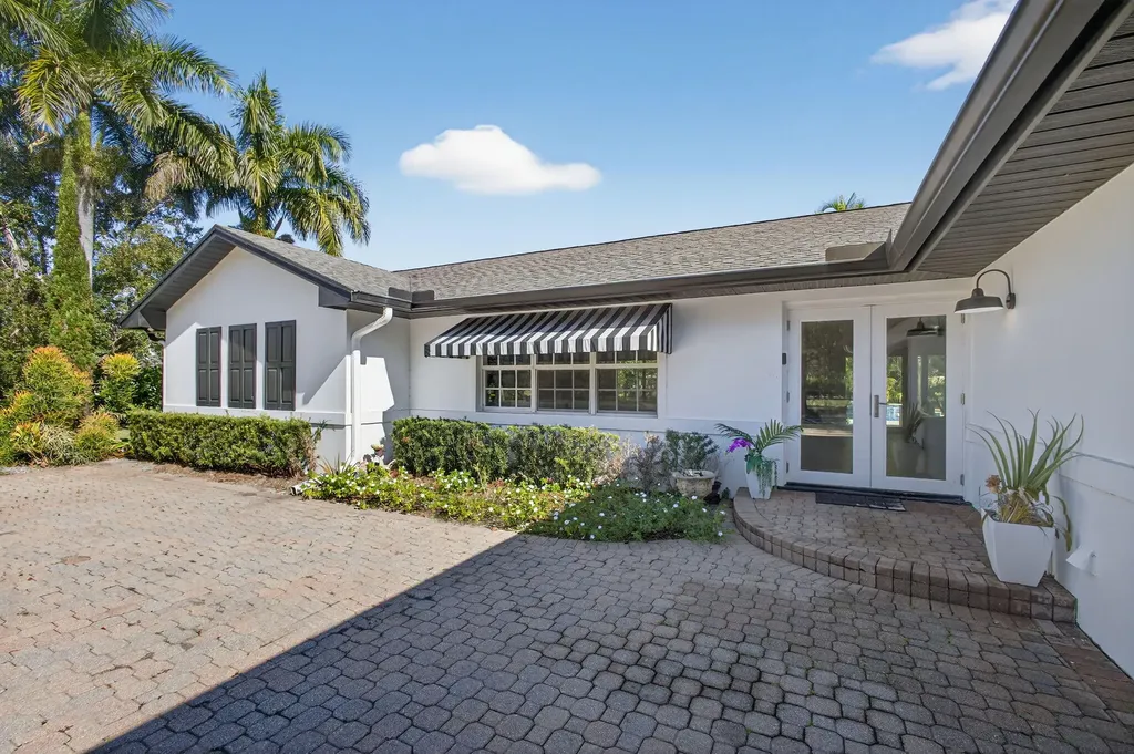 8218 S Elizabeth Avenue Palm Beach Gardens FL 33418