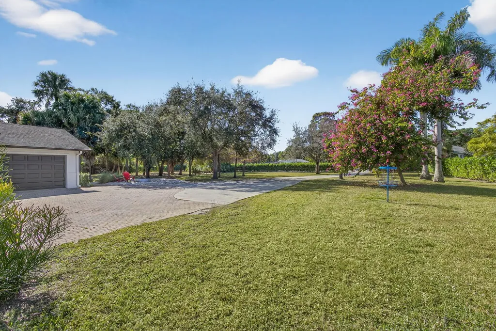 8218 S Elizabeth Avenue Palm Beach Gardens FL 33418