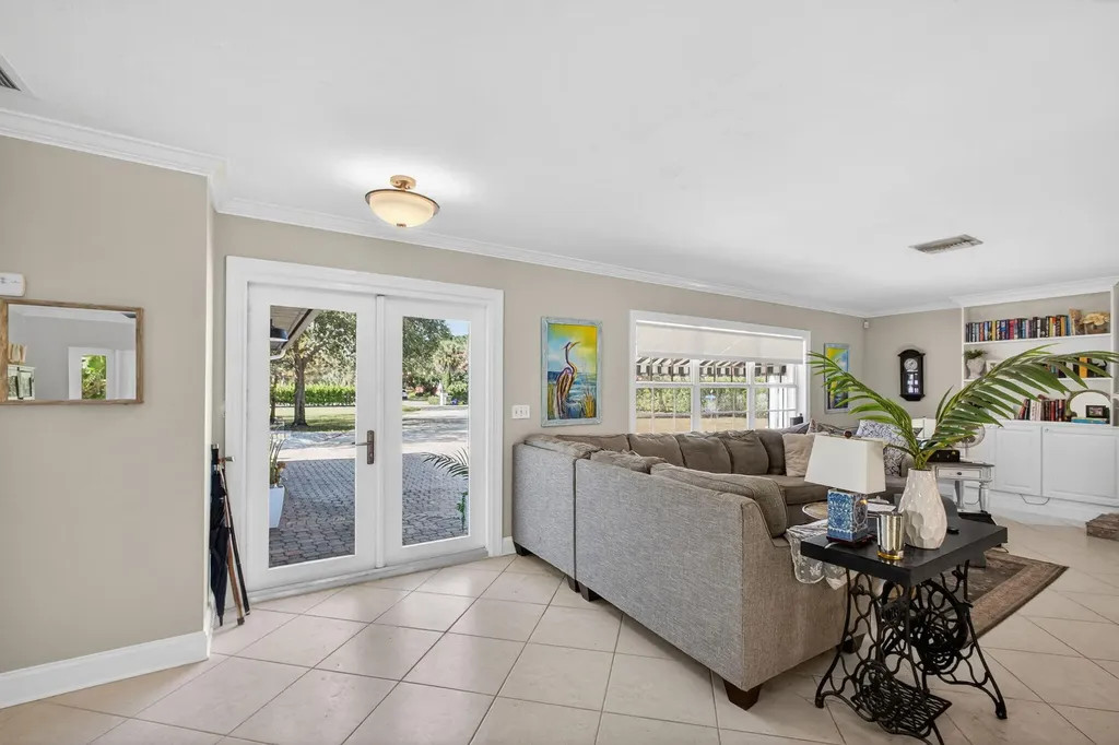 8218 S Elizabeth Avenue Palm Beach Gardens FL 33418