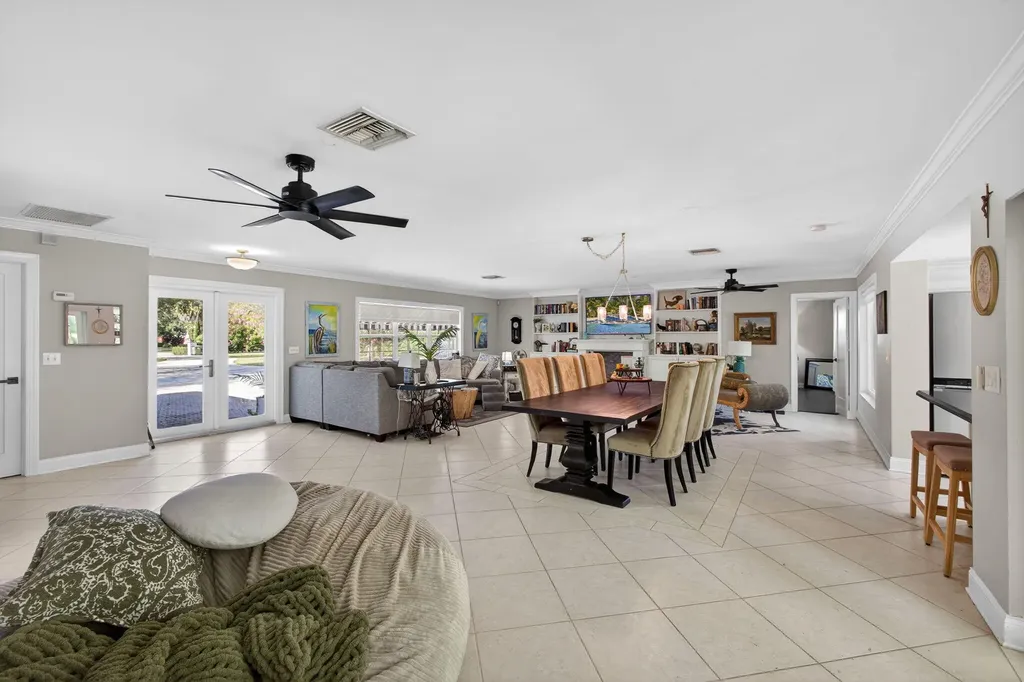 8218 S Elizabeth Avenue Palm Beach Gardens FL 33418