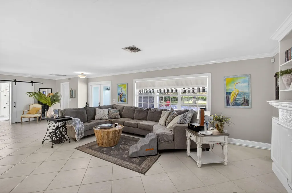 8218 S Elizabeth Avenue Palm Beach Gardens FL 33418
