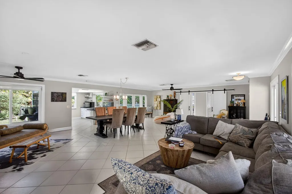 8218 S Elizabeth Avenue Palm Beach Gardens FL 33418