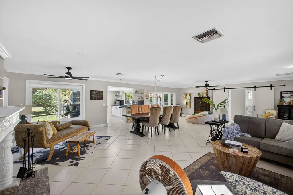8218 S Elizabeth Avenue Palm Beach Gardens FL 33418